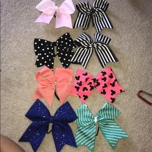 2 cheer bows